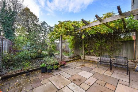 4 bedroom terraced house to rent - Photo 5