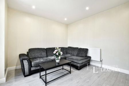 1 bedroom in a house share to rent - Photo 3