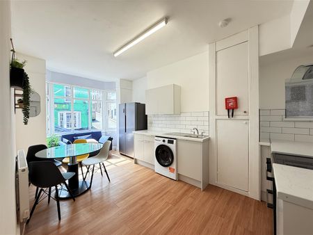 54 Holyhead Road - Photo 2
