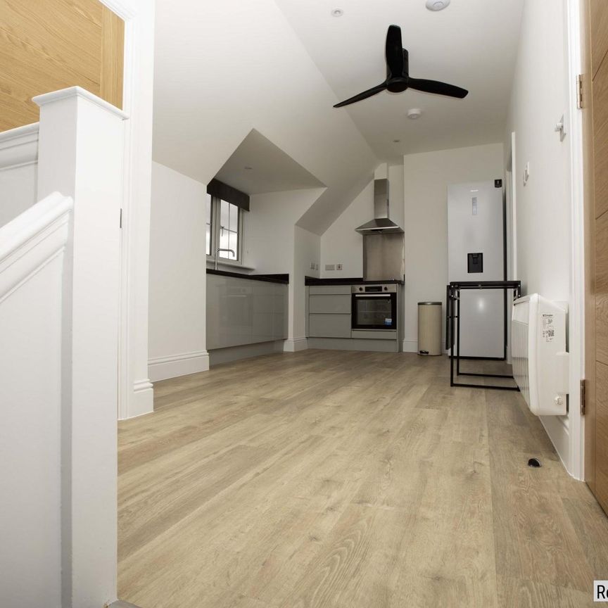 2 bed Flat in Hendon Lane , London, N3 3PS - Photo 1