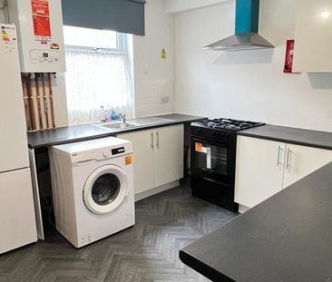 3 bedroom terraced house to rent - Photo 3