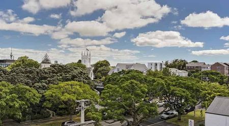 MAC Luxury - Fully Furnished and Basking in Natural light. - Photo 3