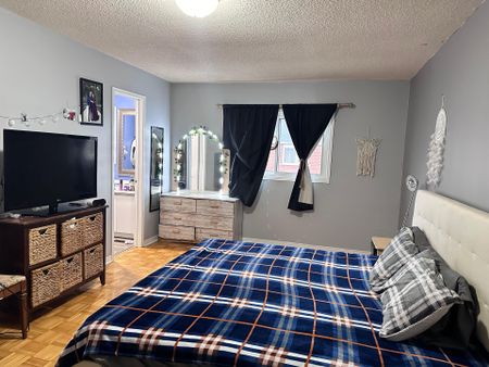 For Lease - 33 Piane Avenue, Brampton, Ontario - Photo 2