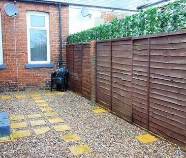 2 bedroom property to rent - Photo 1