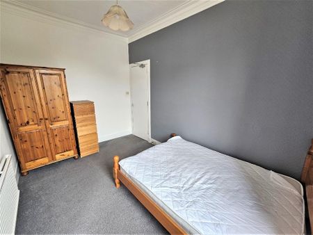 4 bedroom flat to rent - Photo 3