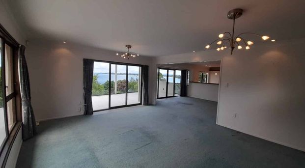 Fabulous 3 Bedroom Home with stunning views and private gardens. - Photo 1