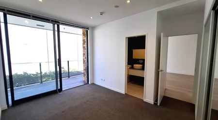 Stylish, Executive Apartment - Photo 3