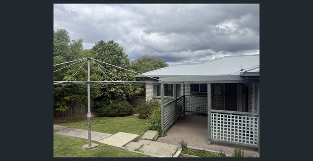 Charming Newnham Home Awaits You! - Photo 1