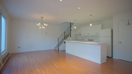 For Lease - 2064 Queen Street Unit# 4, Toronto, Ontario - Photo 2