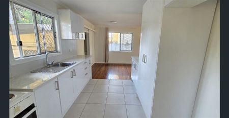 Fully Renovated Home in a Great Redland Bay Location - Photo 4