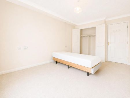 1 bedroom retirement property to rent - Photo 5
