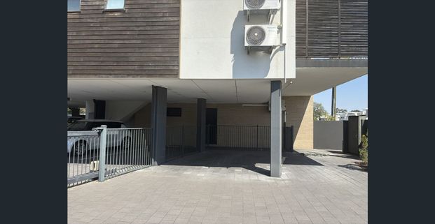 Modern Ground-Floor Apartment at Tomato Lake - Photo 1