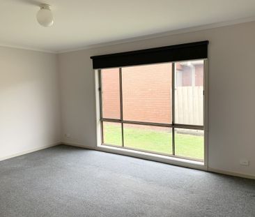 Charming 2 Bedroom Unit - Photo 1