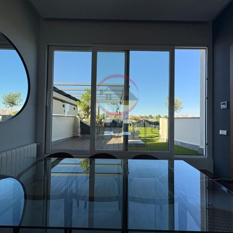 2 room luxury penthouse for rent in Madrid, Autonomous Region of Madrid - Photo 1