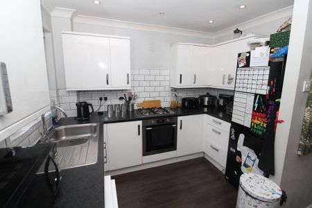 3 bedroom terraced house to rent - Photo 3