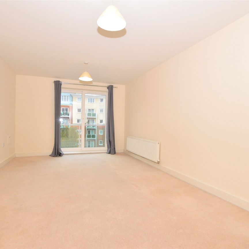 Reynolds Avenue, Redhill, Surrey, RH1 - Photo 1