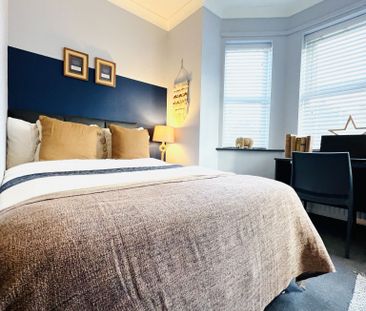 BEDROOM 1 – WOLSEY SUIT – LARGE ENSUITE DOUBLE - Photo 3