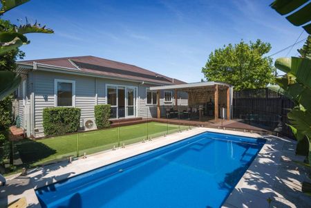 PICTURE PERFECT | FAMILY OASIS | FABULOUS LOCATION - Photo 2