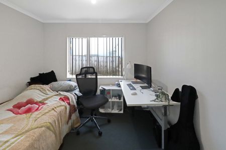 Tidy Four- Bedroom Home. - Photo 3