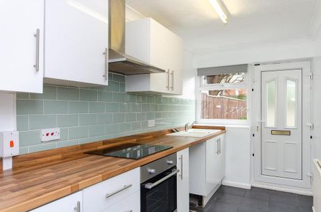 2 bedroom end of terrace house to rent - Photo 2