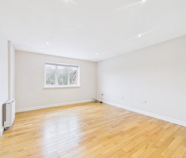 2 bedroom in Hopper Vale, Bracknell - Photo 3
