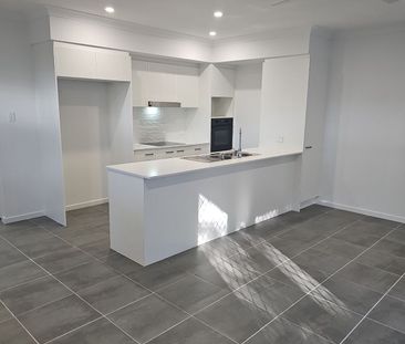 ***BRAND NEW*** 3 BEDROOM TOWNHOUSE AVAILABLE NOW - Photo 6