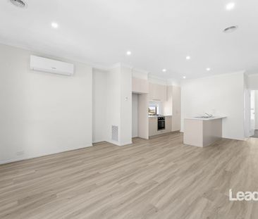 A Budding Townhouse! - Photo 1