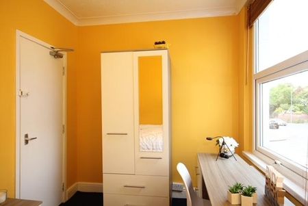 1 bedroom in a house share to rent - Photo 4