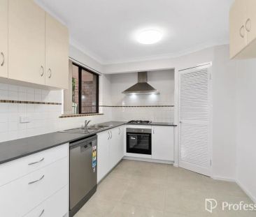 “4 x 2 FAMILY HOME IN WILLETTON SENIOR HIGH SCHOOL CATCHMENT ZONE!” - Photo 3
