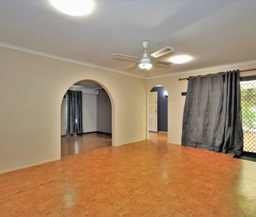 GREAT LOCATION. - Photo 2