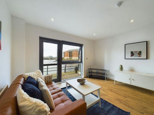 Ground floor flat to rent on - Photo 1