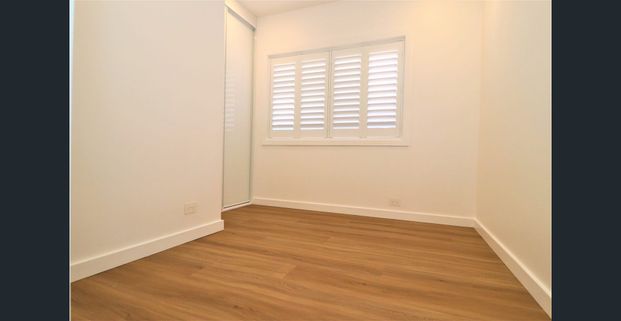 "Simply Stunning" - Photo 1