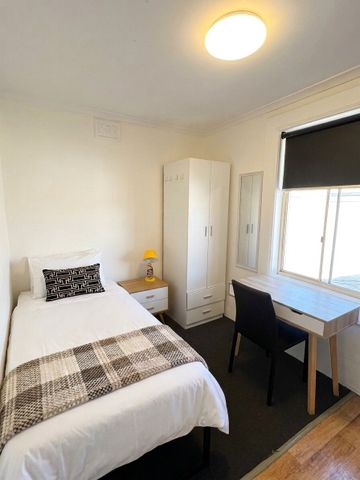 Redfern - Photo 3
