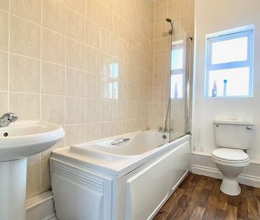 2 bedroom semi-detached house to rent - Photo 2