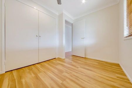 CHARMING FOUR BEDROOM HOME WITH ENTERTAINING AREA - Photo 5