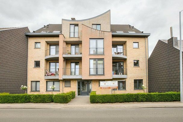 Lichtrijk dakappartement nabij centrum - Photo 1