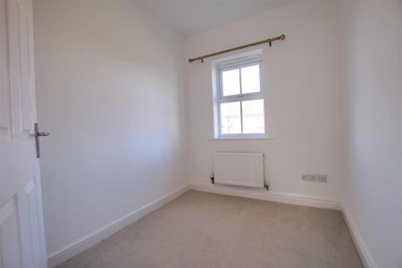 3 bedroom end of terrace house to rent - Photo 2