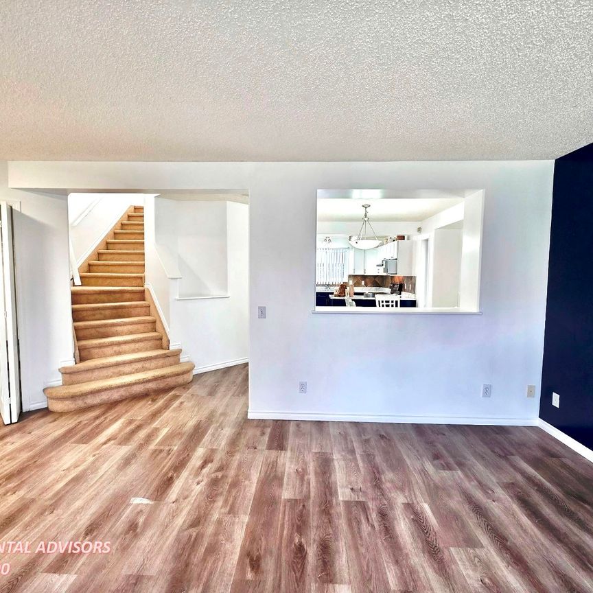 STUNNING & SUPER 4 BED, 3.5 BATH SF HOME W/A BONUS ROOM & A DBL DETACHED GARAGE IN THE COMMUNITY OF HAMPTONS - Photo 1