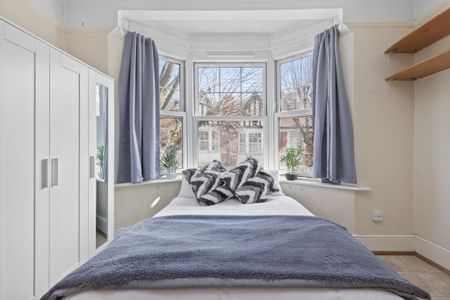 1 bedroom in a house share to rent - Photo 2