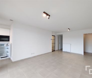 Appartement met ingebouwde kasten en parkeerplaats in Ieper. - Foto 2