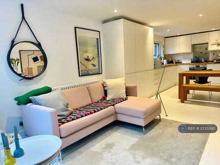 2 bedroom flat to rent - Photo 2