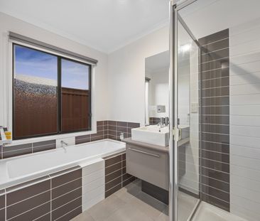 VERY NEAT AND TIDY 3 BEDROOM HOME IN COURT LOCATION - Photo 6