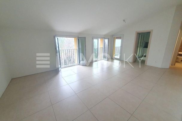 Elegante appartamento con balcone panoramico - Photo 1