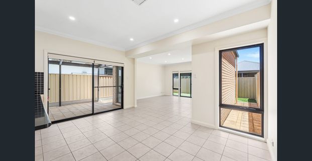 Spacious Townhouse - Photo 1