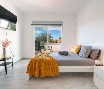 3 bedroom luxury penthouse for rent in Marbella Del Este, Andalusia - Photo 1