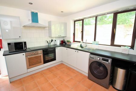 1 bedroom semi-detached house to rent - Photo 2
