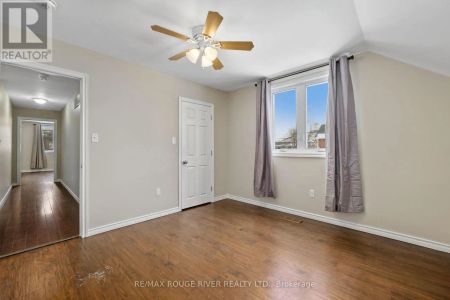 7 UNIVERSITY AVENUE E - Photo 5