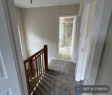 3 bedroom semi-detached house to rent - Photo 2