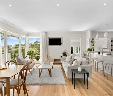 Elevated Eastern Bays Living with Iconic Auckland Views - Photo 2