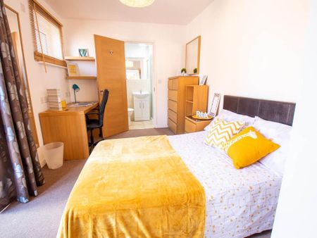 1 bedroom in a house share to rent - Photo 2